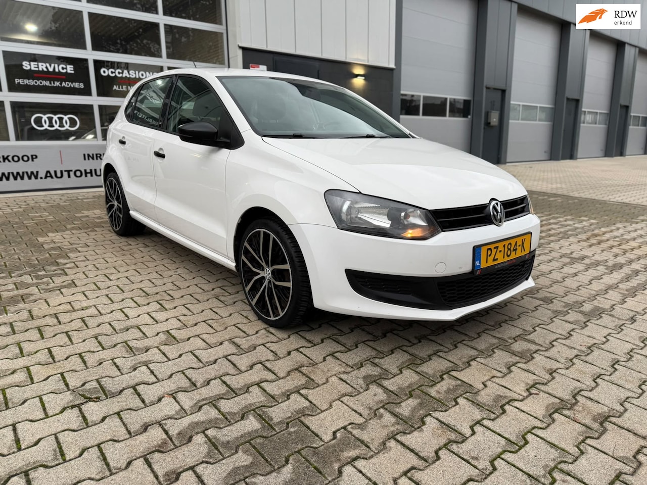 Volkswagen Polo - 1.2 R Line 5 Deurs Parkeersensoren CarPlay Velgen - AutoWereld.nl