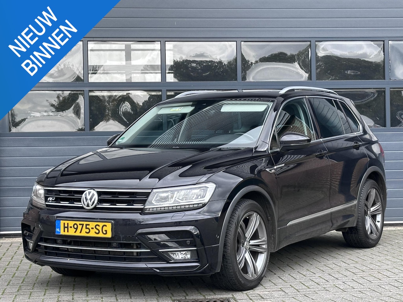 Volkswagen Tiguan - 1.5 TSI ACT HIGHLINE BUSINESS R I AUTOMAAT I SCHUIF/KANTELDAK I ADAPTIVE CRUISE CONTROL I - AutoWereld.nl