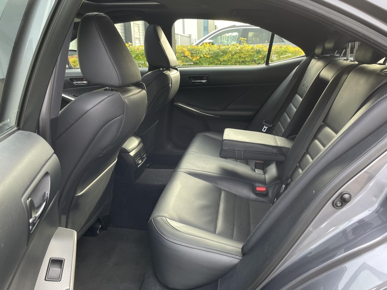 Lexus IS - 300h F Sport Line Schuifdak Dealer onderhouden. - AutoWereld.nl