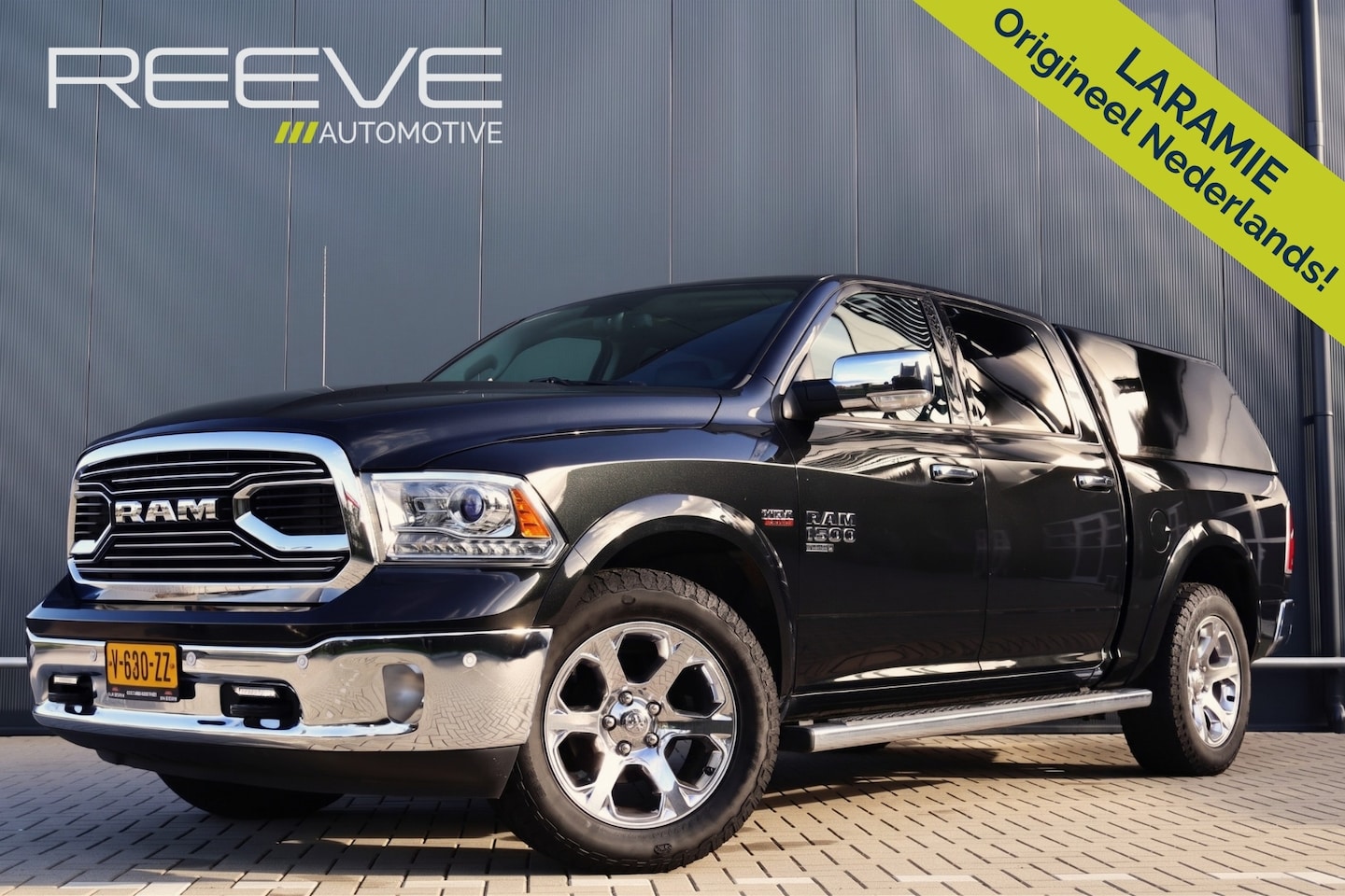 Dodge Ram 1500 - Classic Laramie 5.7 V8 Crew Cab | Camera | Schuif- / kanteldak | Stoel- + Stuurverwarming - AutoWereld.nl