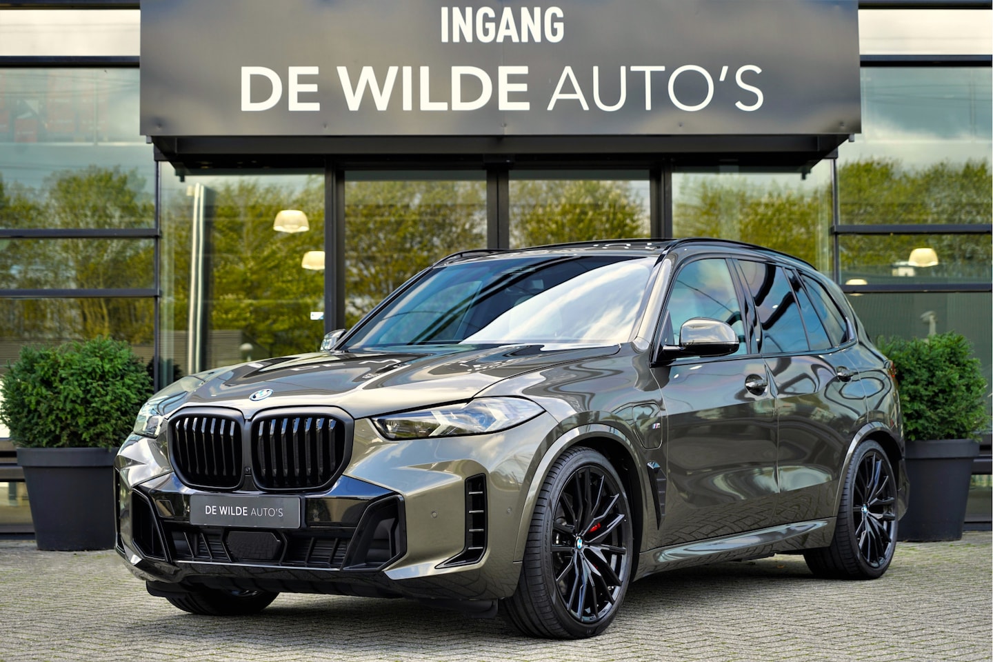 BMW X5 - xDrive50e M-sport Manhattan Pano 4-wielsturing SoftClose Trekhaak Harman/Kardon - AutoWereld.nl