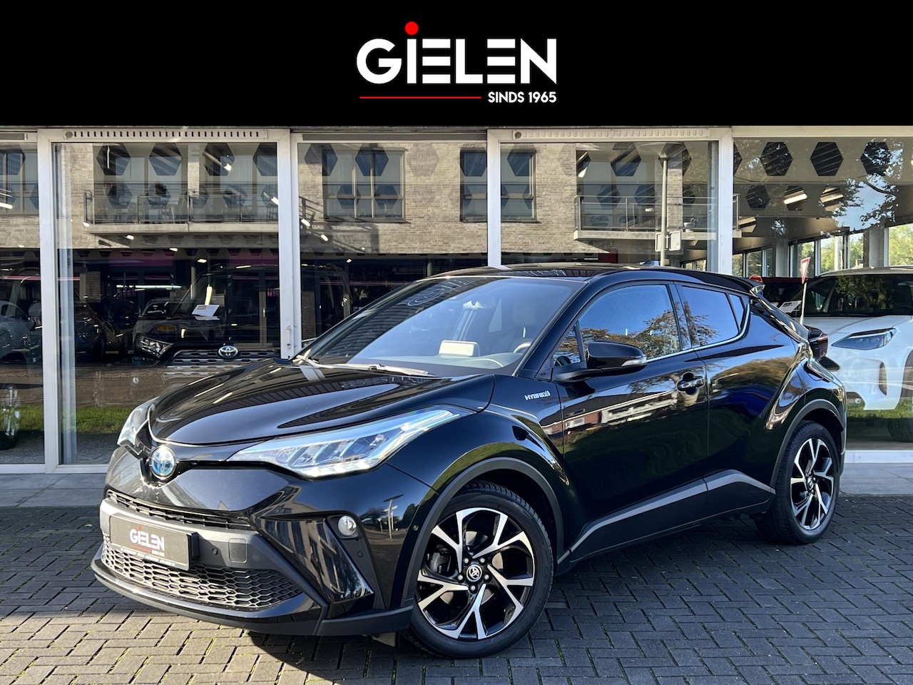 Toyota C-HR - 2.0 Hybrid Style | Dodehoekherkenning, Stoel + Stuurverwarming, Apple CarPlay/Android Auto - AutoWereld.nl