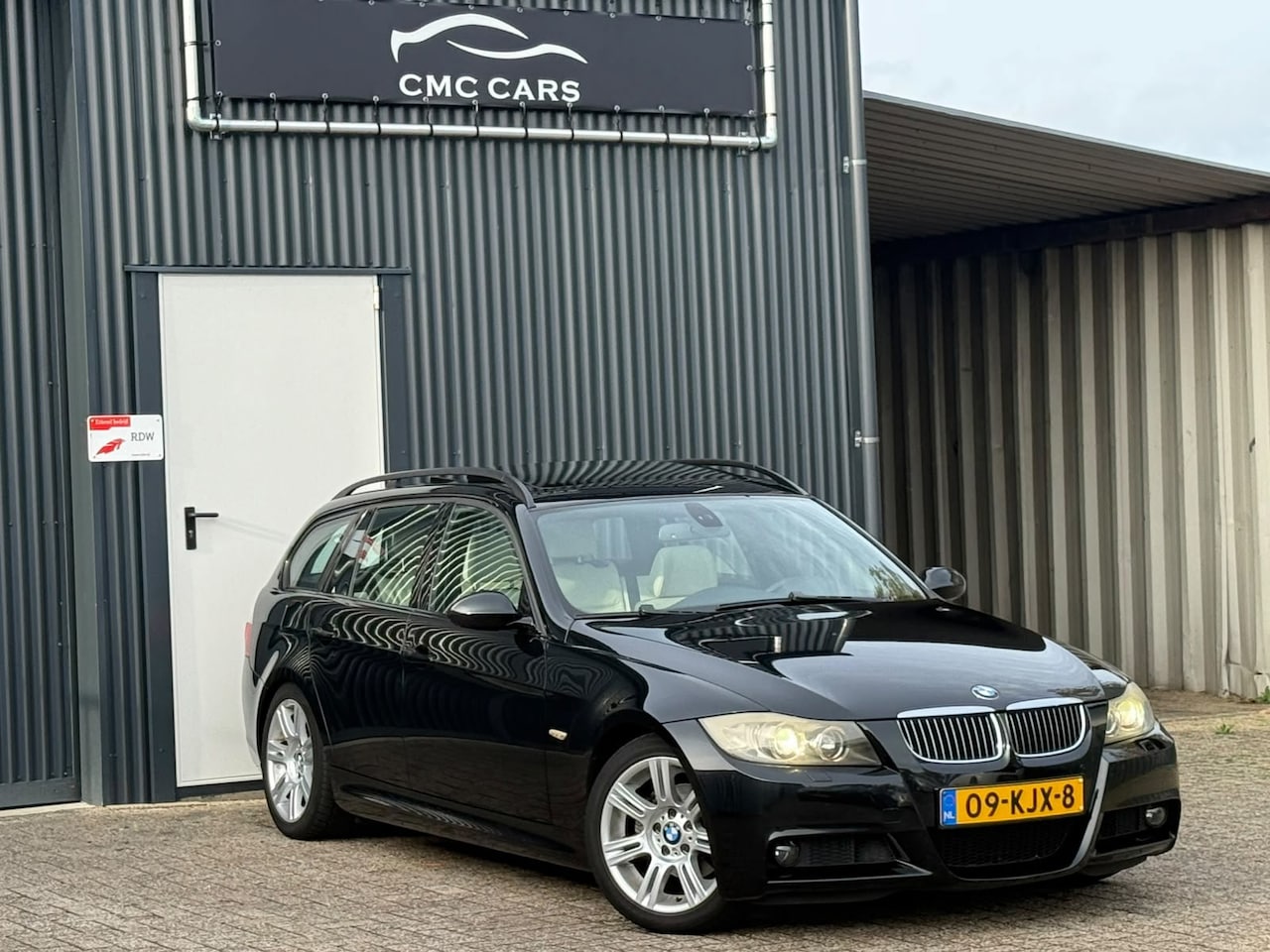 BMW 3-serie Touring - 325i High Executive M-PAKKET!! PANO!! AUTOMAAT!! LEER!! XENON!! TREKHAAK!! - AutoWereld.nl