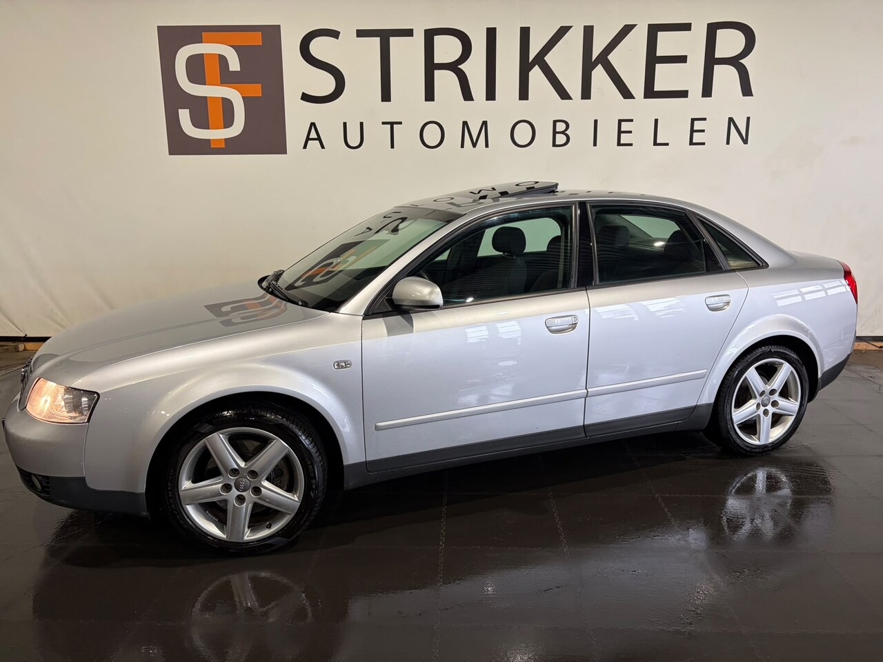 Audi A4 Limousine - 2.4 V6 | Schuifdak | Trekhaak | Zeer netjes - AutoWereld.nl