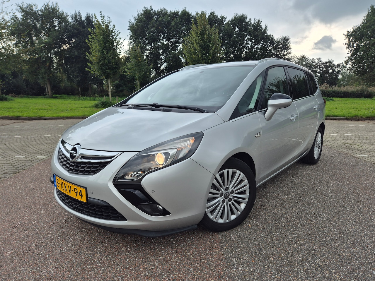 Opel Zafira Tourer - 1.4 Design Edition 7p. Zevenpersoons met trekhaak - AutoWereld.nl