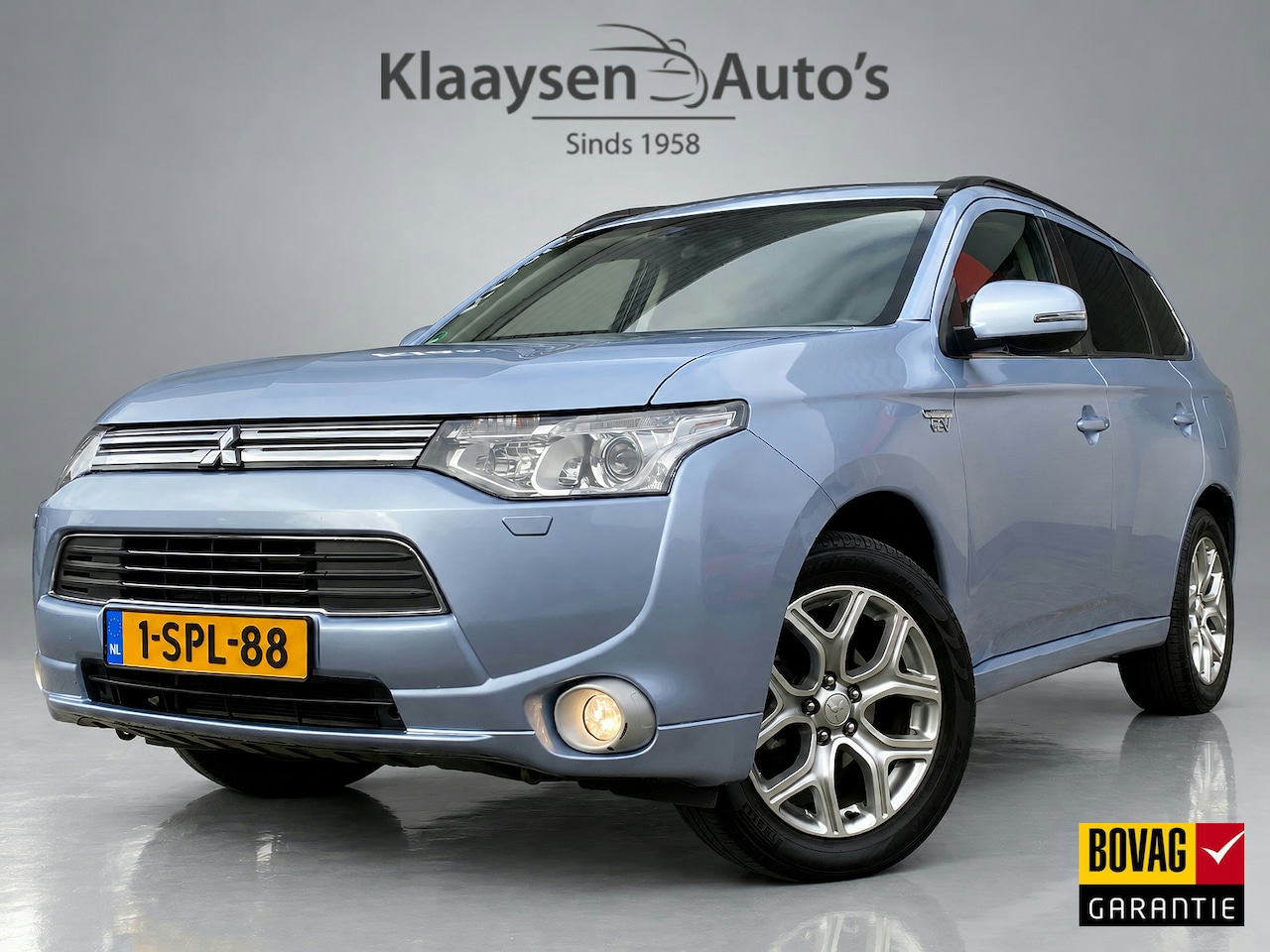 Mitsubishi Outlander - 2.0 PHEV Instyle 4WD 203 pk | navigatie | leder interieur | schuifdak | trekhaak | elektr. - AutoWereld.nl