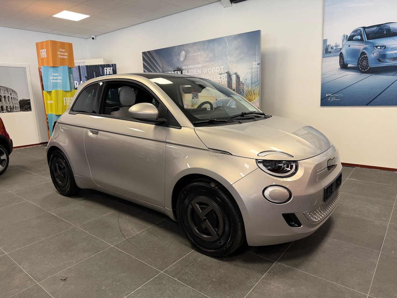 Fiat 500 - Giorgio Armani Edition 42 kWh - AutoWereld.nl