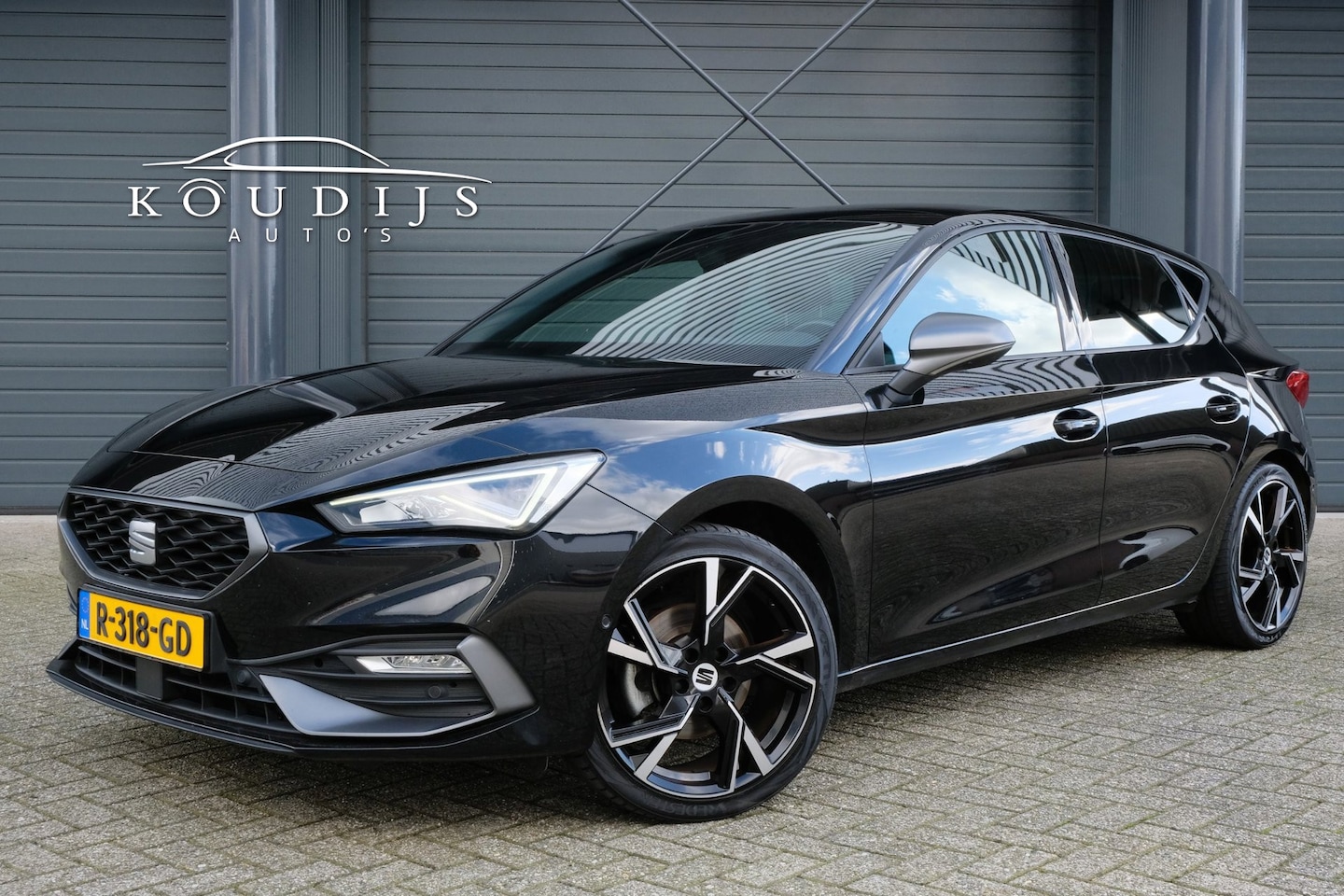 SEAT Leon Sportstourer - 1.0 TSI FR Business Intense 1.0 TSI FR Business Intense, Stoel/Stuur verwarm., Camera, Trekhaak, NAP - AutoWereld.nl