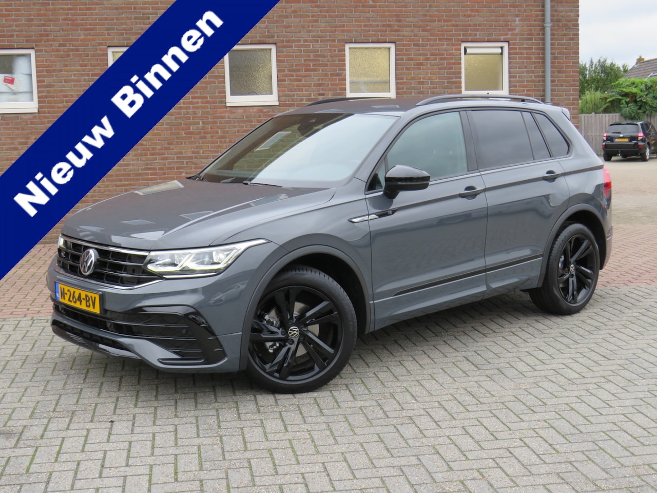 Volkswagen Tiguan - 1.5 TSI 150Pk R-Line Business+ Black Style * Rijklaarprijs incl. garantie * Trekhaak wegkl - AutoWereld.nl
