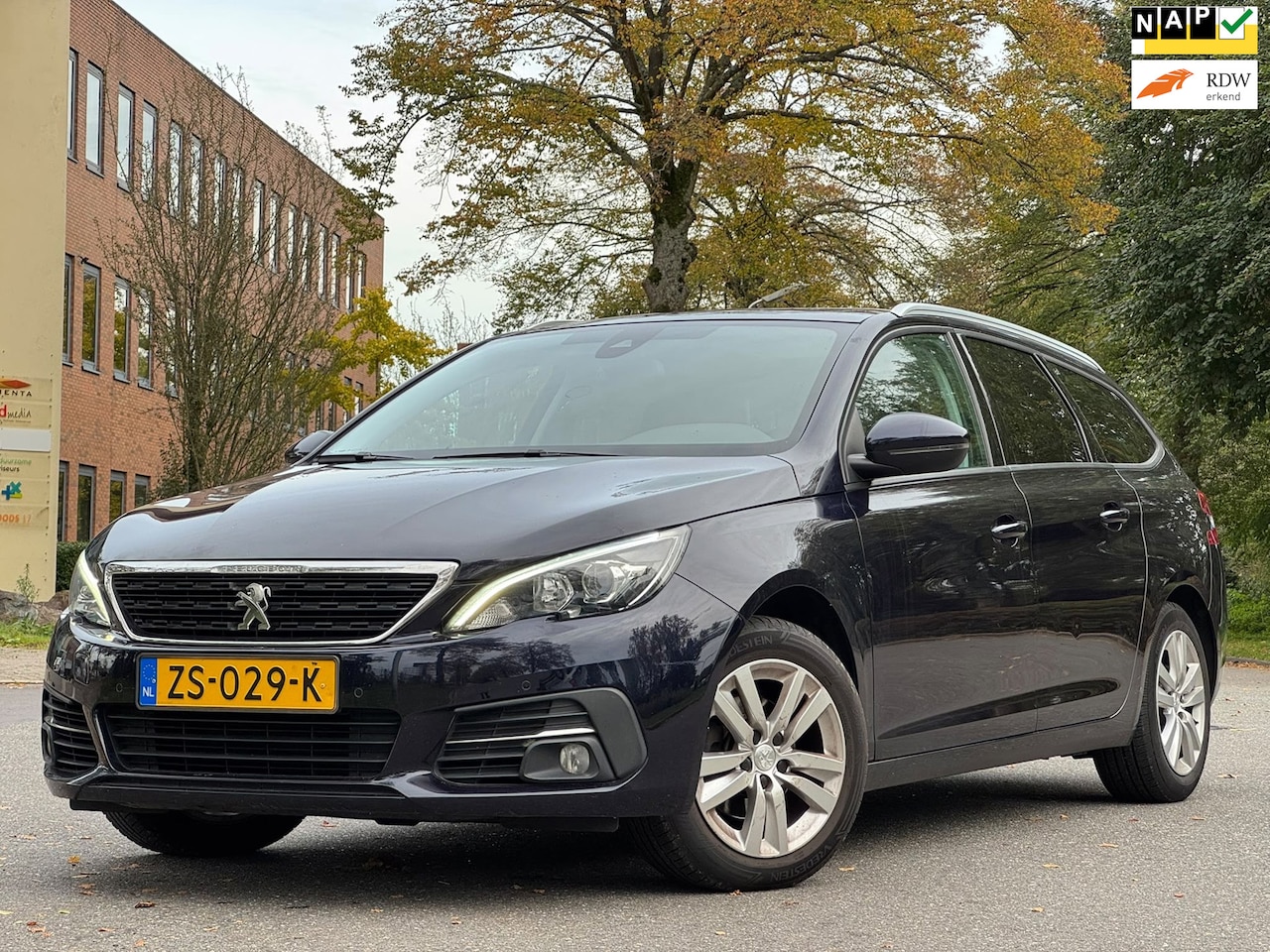 Peugeot 308 SW - 1.2 PureTech Blue Lease Executive 1.2 PureTech Blue Lease Executive - AutoWereld.nl
