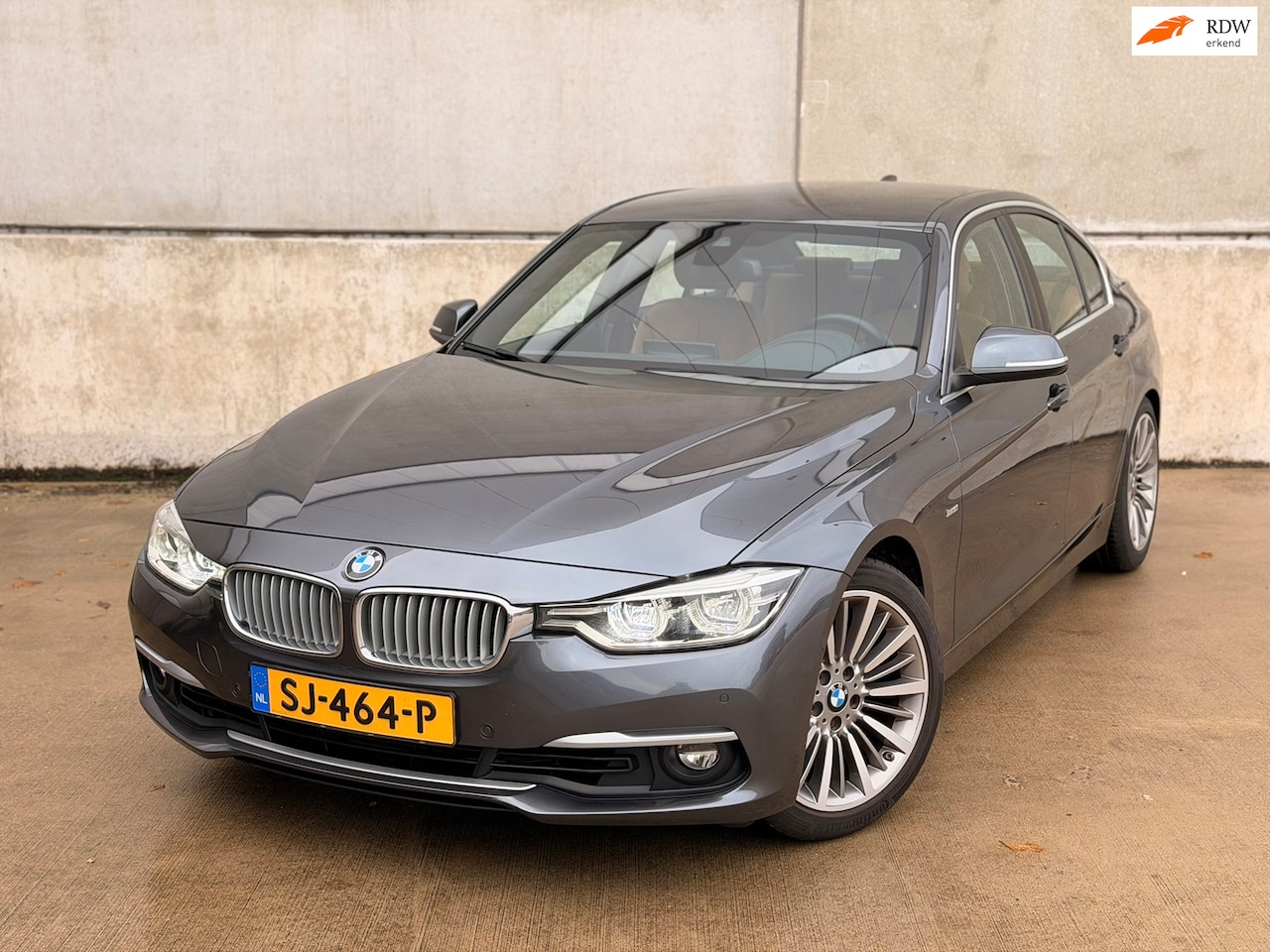 BMW 3-serie - 318i Luxury Line Aut. Leder LED Virtual Camera Keyless Navi - AutoWereld.nl