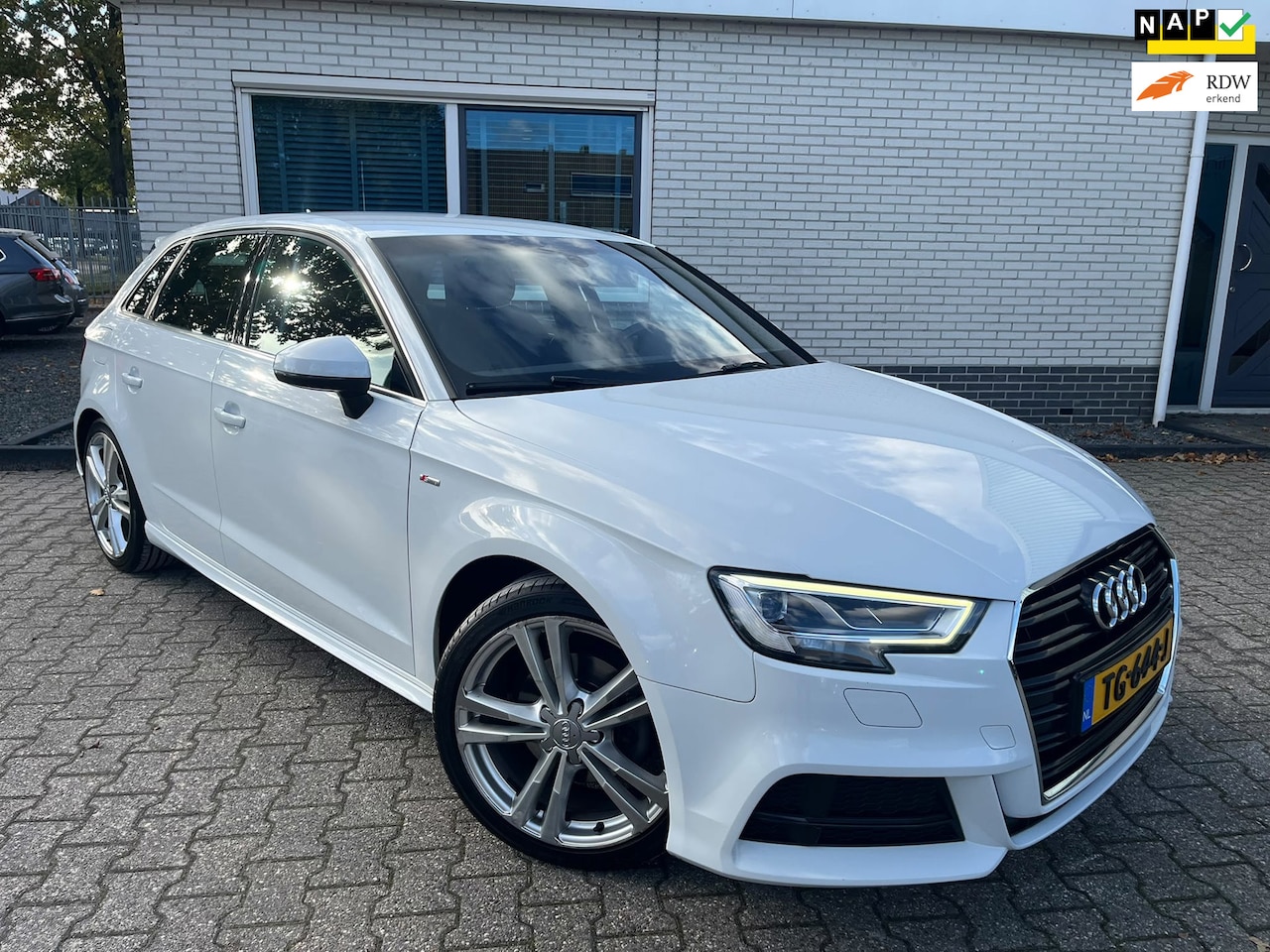 Audi A3 Sportback - 1.5 TFSI CoD Sport S Line Edition|Navi|trekhaak|2xSline| - AutoWereld.nl