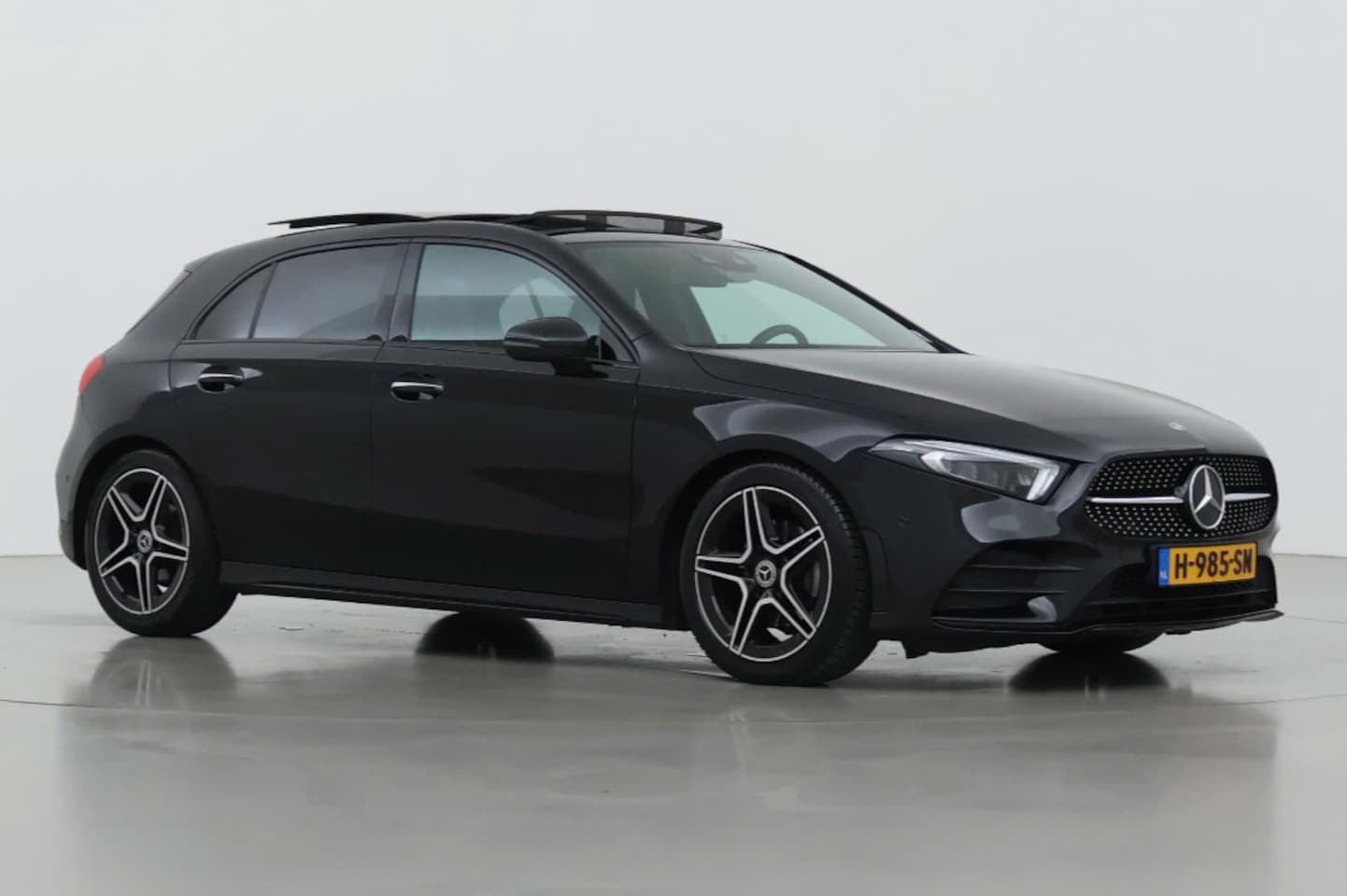 Mercedes-Benz A-klasse - 180 Business Solution AMG Pano Memory Keyless Sfeer Camera - AutoWereld.nl