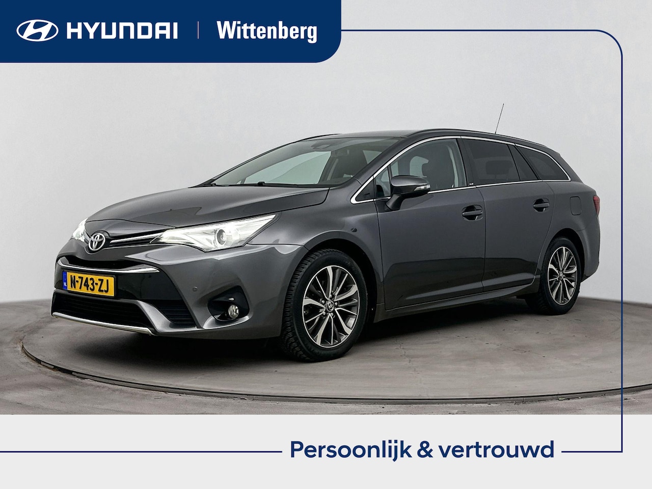 Toyota Avensis Touring Sports - 1.8 VVT-i Executive | ALL Season banden| Climate control | Stoelverwarming | Navigatie | - AutoWereld.nl
