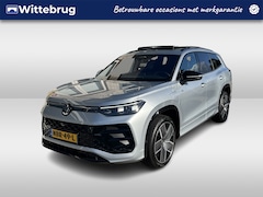 Volkswagen Tayron - 1.5 eHybrid R-Line Edition / FABRIEKSGARANTIE TM 11-2030/ 272 PK/ TREKHAAK/ PANO/ LEER/ 36
