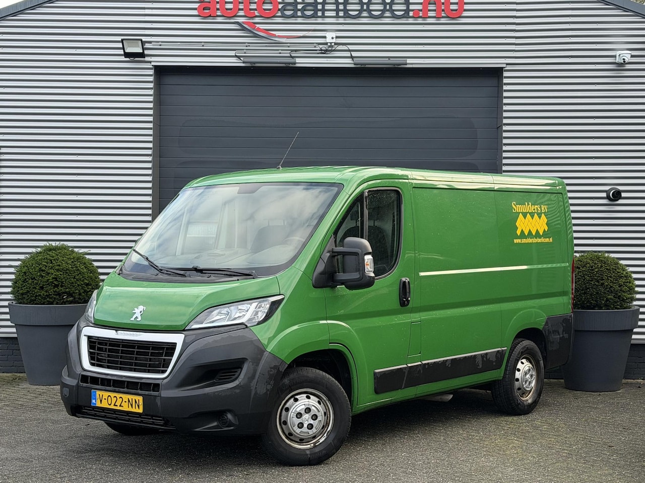 Peugeot Boxer - 330 2.0 BlueHDI L1H1 Premium | Navigatie | Camera | Trekhaak | - AutoWereld.nl