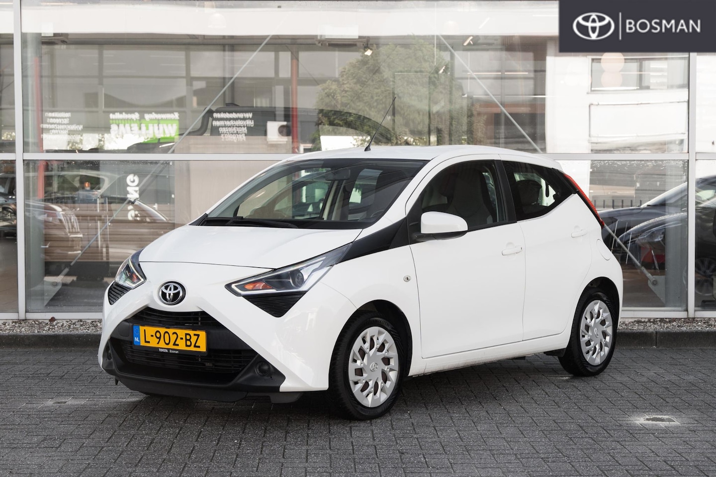 Toyota Aygo - 1.0 VVT-i x-play 1.0 VVT-i x-play - AutoWereld.nl