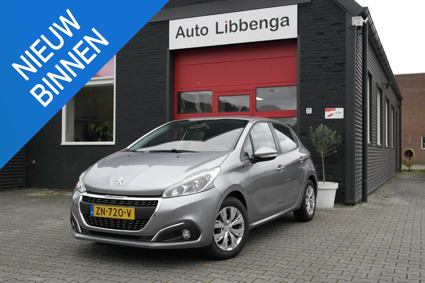 Peugeot 208 - 1.2 PureTech Signature AUTOMAAT !! / AIRCO / CRUISE / NAVI / 1E EIGENAAR / METALLIC / CV / - AutoWereld.nl
