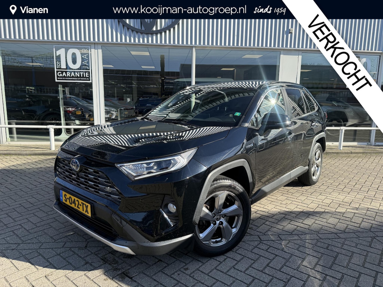 Toyota RAV4 - 2.5 Hybrid AWD Executive Premium, Panorama schuif/kantel dak, Stoel verwarming en verkoeli - AutoWereld.nl