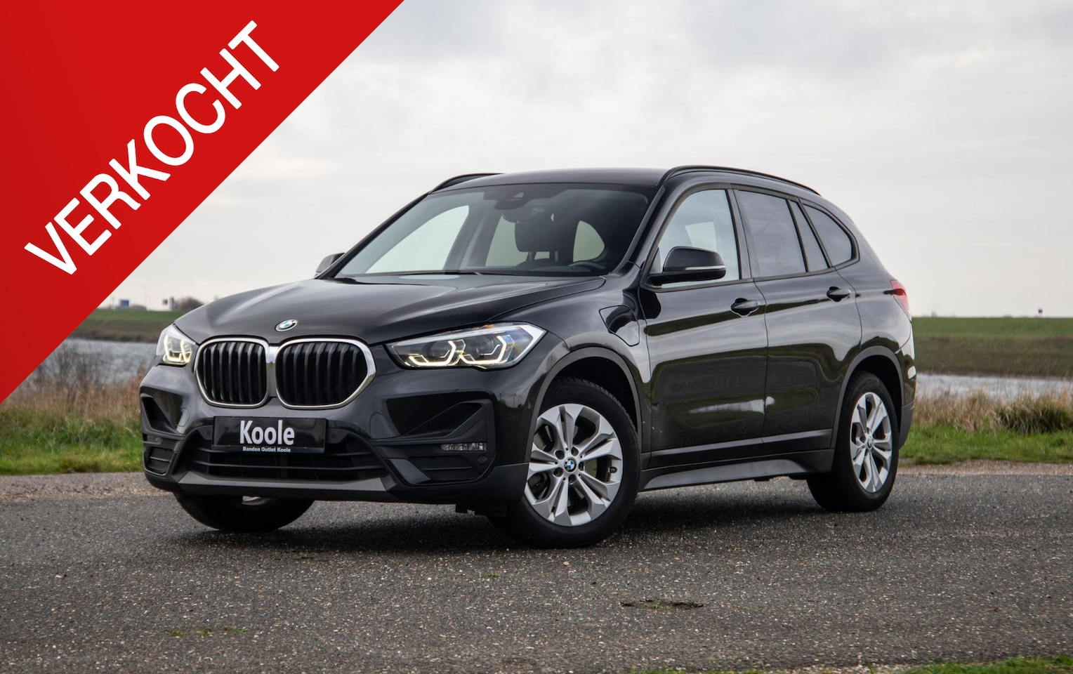BMW X1 - xDrive25e Executive CAMERA / CARPLAY / HEAD UP DISPLAY / LEDER / LED / CRUISE CONTROLE / S - AutoWereld.nl