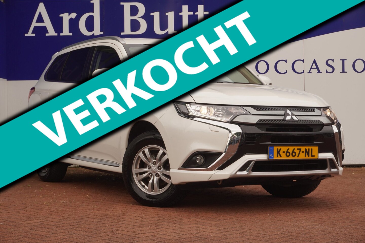 Mitsubishi Outlander - 2.4 PHEV 4WD Pure 240PK / Carplay / Camera / stoel-verw / 45.KM Act.radius / 1500.KG Trekg - AutoWereld.nl