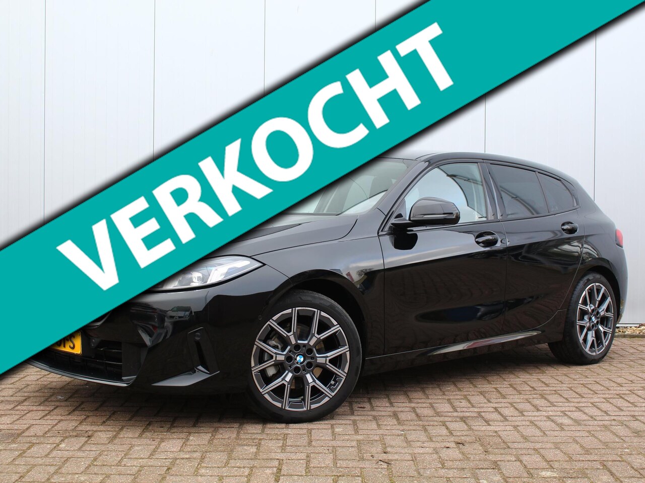 BMW 1-serie - 120 | Stoelverwarming | Harman & Kardon | 18'' Y-spaak velgen | Keyless | Achteruitrijcame - AutoWereld.nl