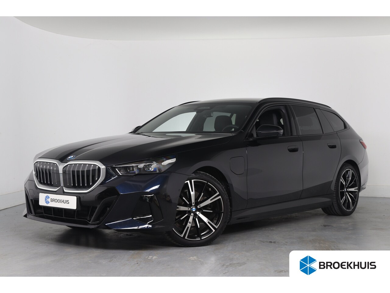 BMW 5-serie Touring - 530e M Sport Edition | Harman/Kardon | Panoramadak | Memoryzetels | Luchtvering | LED | Sf - AutoWereld.nl