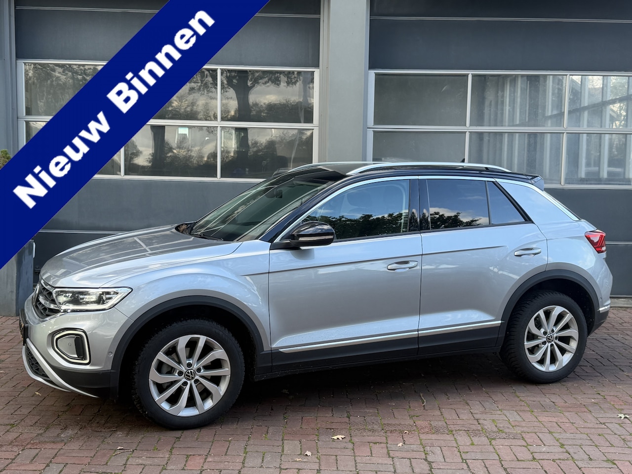 Volkswagen T-Roc - 1.5 TSI Life 150pk Bj 2024 Km 32.000 Automaat,Trekhaak,Camera,17inch Hoge zit - AutoWereld.nl