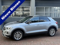 Volkswagen T-Roc - 1.5 TSI Life 150pk Bj 2024 Km 32.000 Automaat, Trekhaak, Camera, 17inch Hoge zit