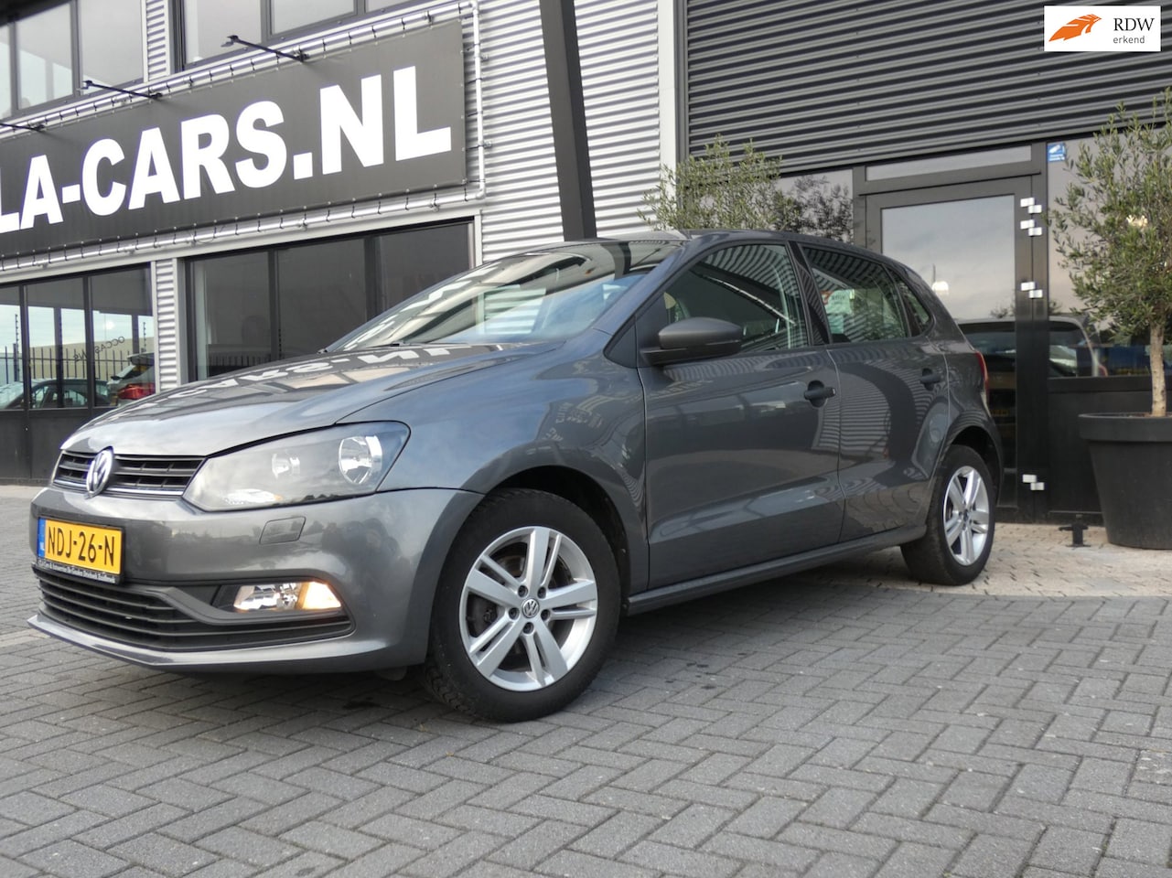 Volkswagen Polo - 1.0 First Edition Airco|Elek. pakket|15 inch LM - AutoWereld.nl