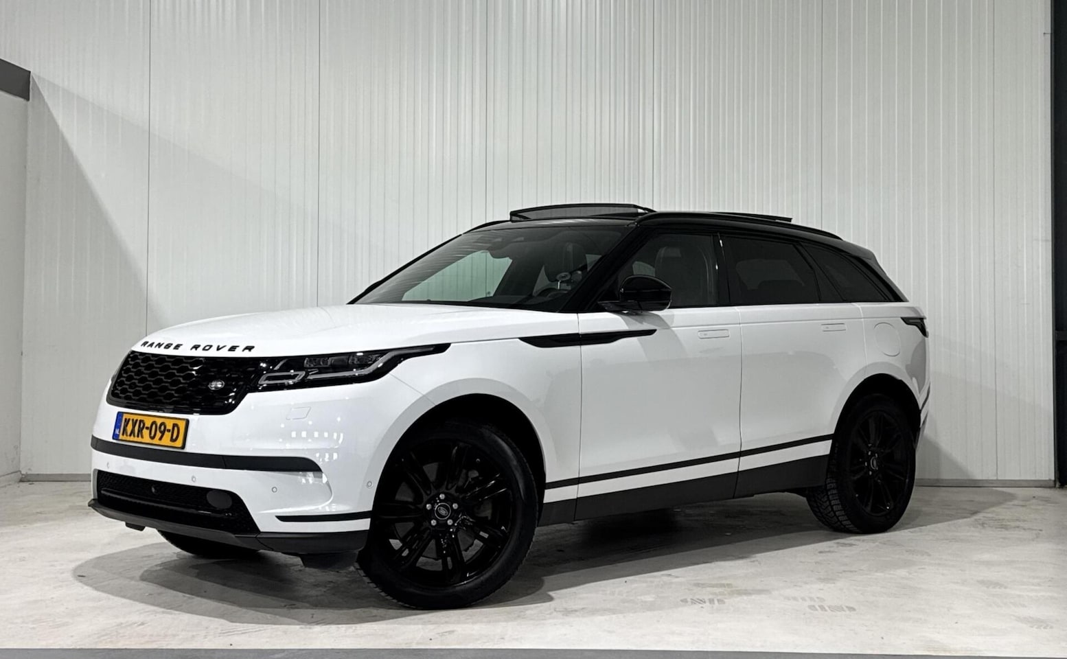 Land Rover Range Rover Velar - 2.0 P400e R|PANO|MERIDIAN|360 - AutoWereld.nl