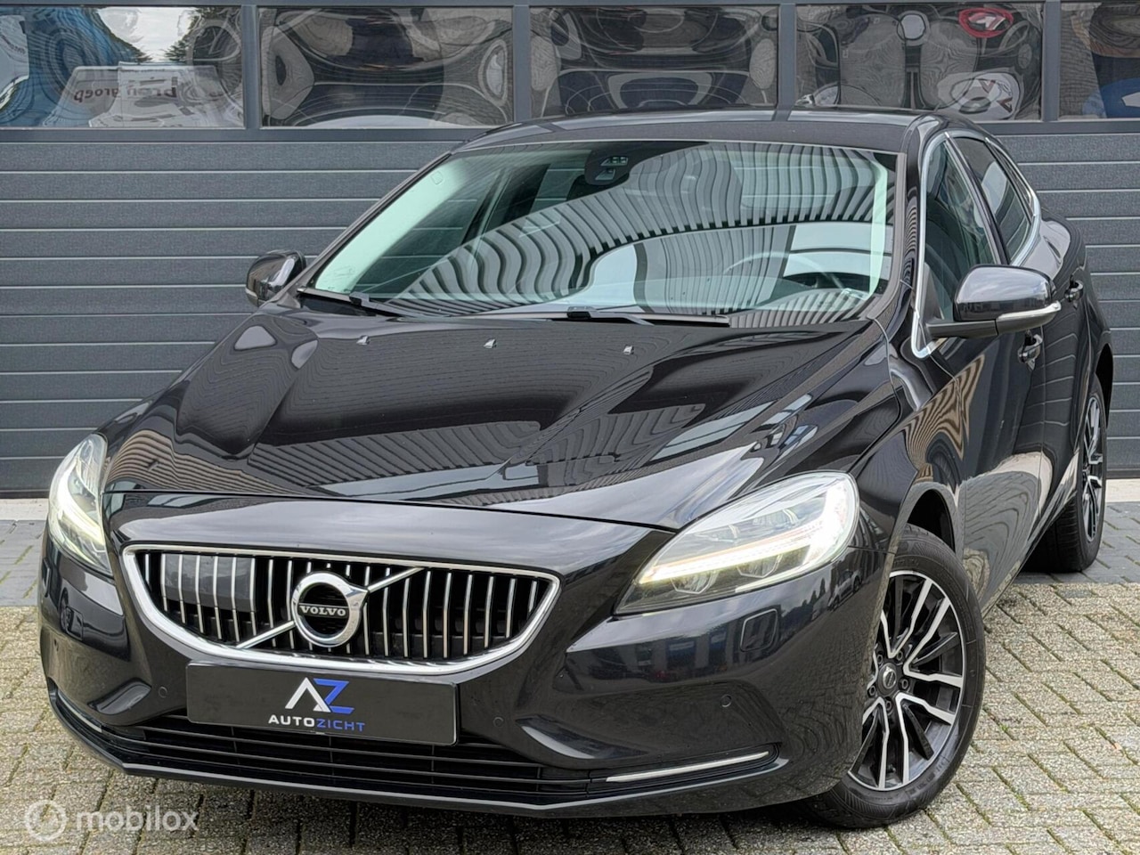 Volvo V40 - 2.0 T4 Inscription | Stoelverw | Camera Leder - AutoWereld.nl