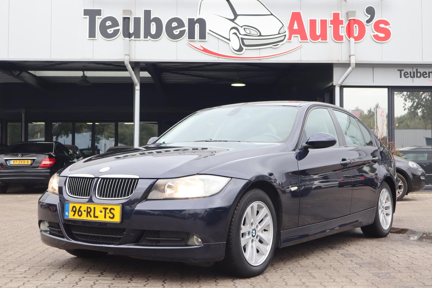 BMW 3-serie - 320i Dynamic Executive | Sportstoelen | Climate control | Cruise control | Trekhaak | Lede - AutoWereld.nl