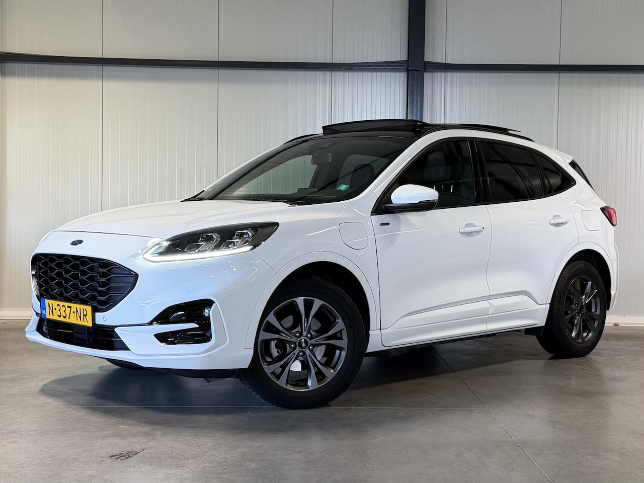 Ford Kuga - 2.5 PHEV ST-Line X Pano Trekhaak Virtual Camera - AutoWereld.nl