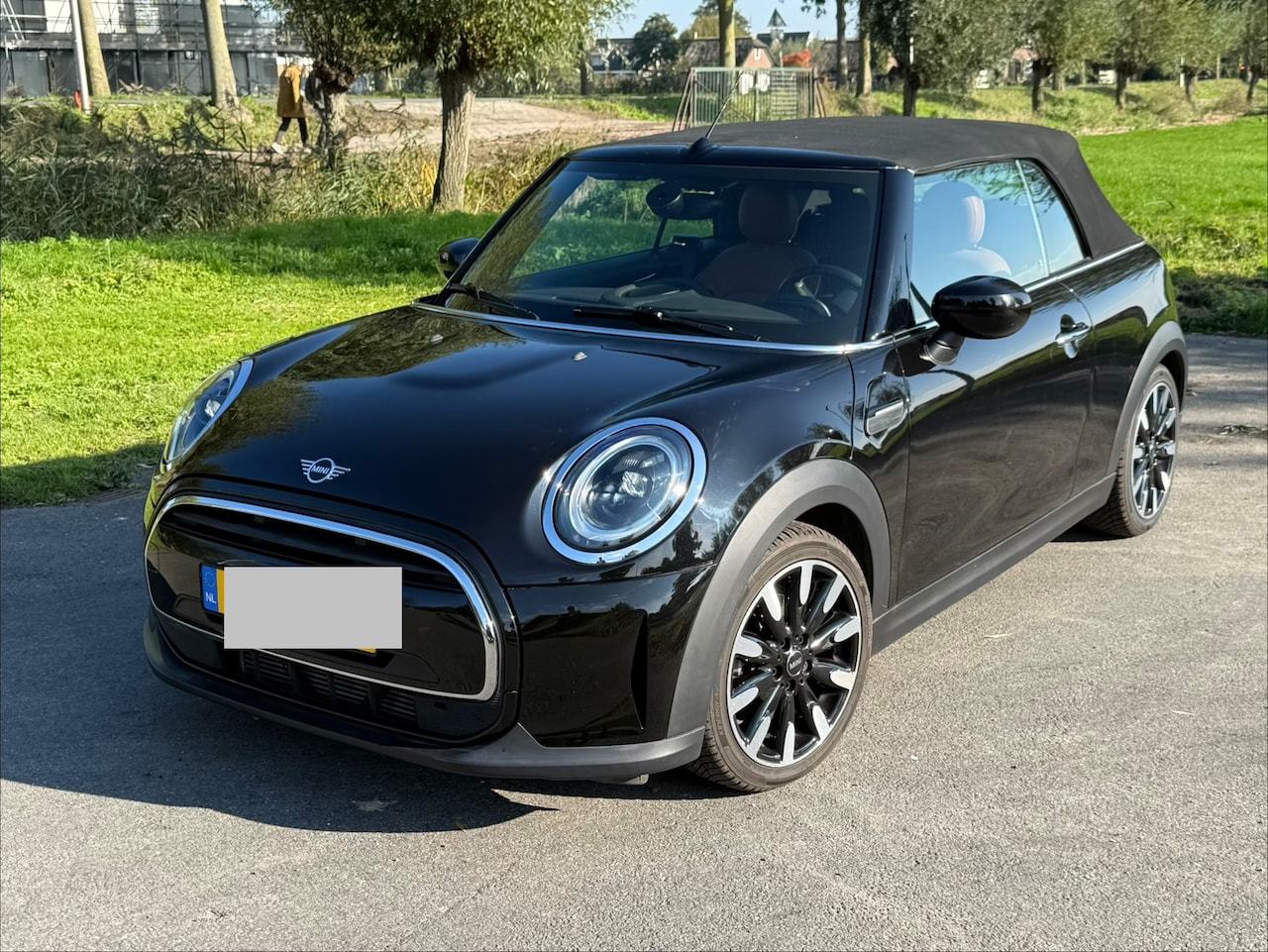 MINI Cabrio - 1.5 Cooper MINI Yours Cooper 1.5, prachtige auto v.z.v. cognac kleuren lederen bekleding - AutoWereld.nl