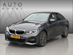 BMW 3-serie - 320i xDrive High Executive HEAD-UP | SFEER | HARMAN/KARDON | DODEHOEK DETECTIE | CAMERA |