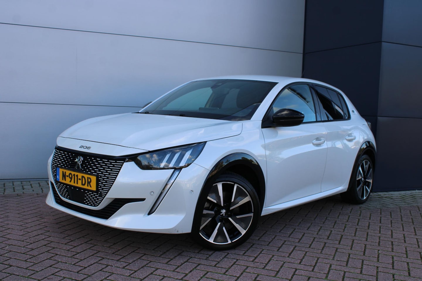 Peugeot e-208 - EV GT 350 50 kWh Automaat Airco Navi Carplay Camera Dealer onderhouden - AutoWereld.nl