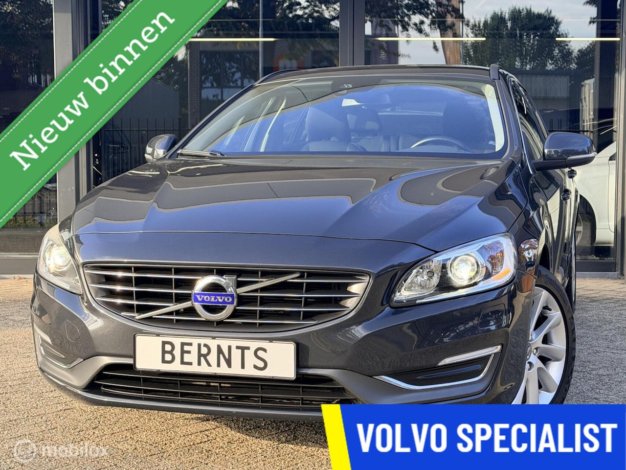 Volvo V60 - T5 Momentum|5cilinder|Navi|Standkachel|Stuurverwarming - AutoWereld.nl