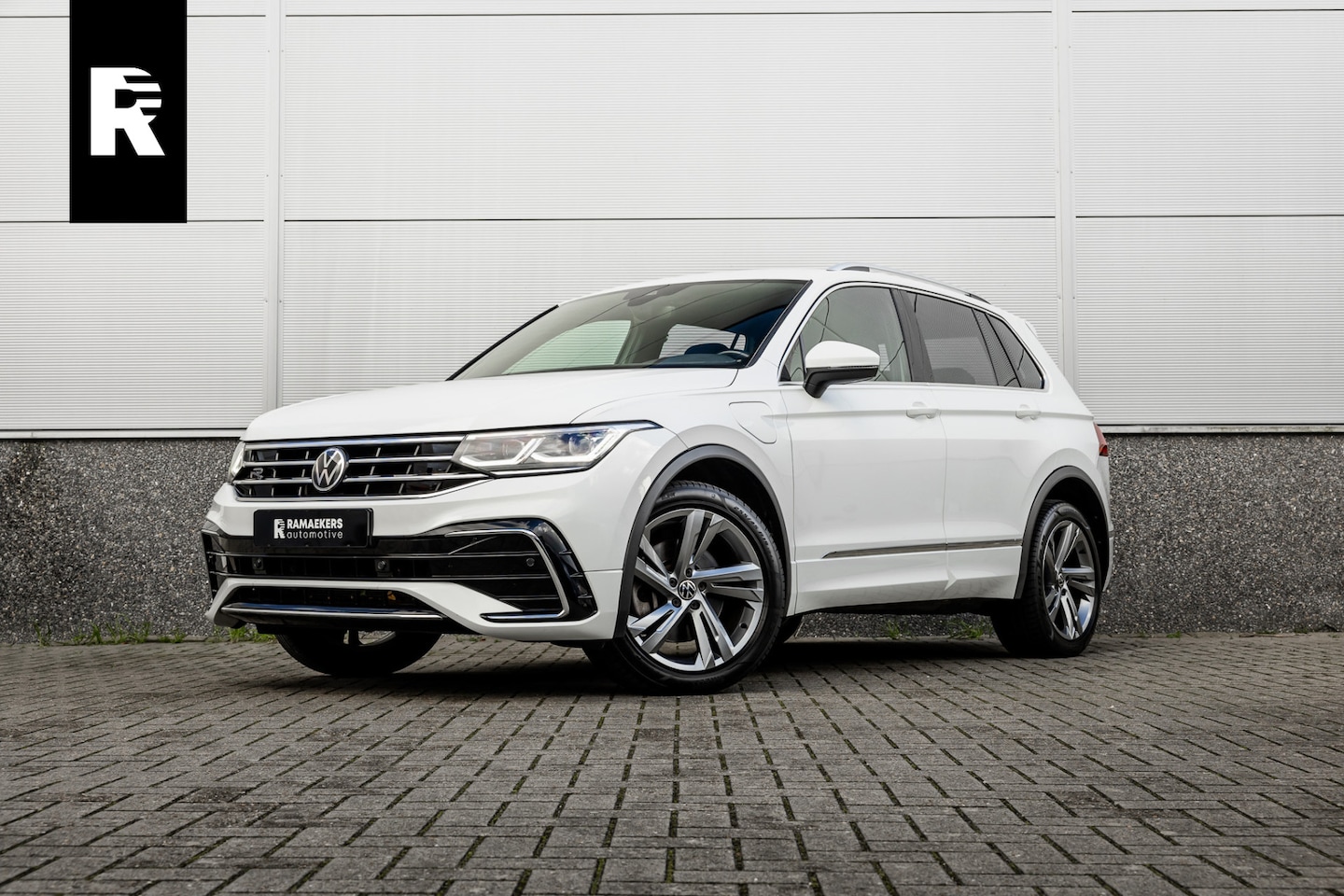 Volkswagen Tiguan - 1.4 TSI eHybrid R-Line Camera / Carplay / Android / Digital Dash - AutoWereld.nl