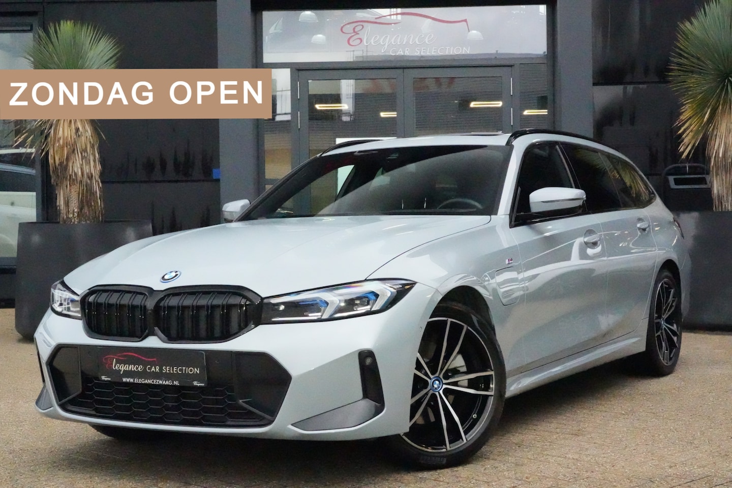 BMW 3-serie Touring - 320e | 204 PK | M Sportpakket | Panoramadak | Head-up display | Achteruitrijcamera | BMW 3 - AutoWereld.nl