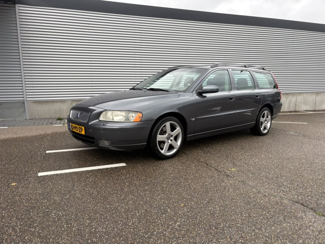Volvo V70 - 2.5T Summum Automaat|Climate|NAP - AutoWereld.nl