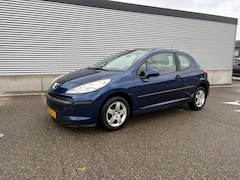 Peugeot 207 - 1.4-16V XR