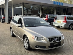 Volvo V70 - 2.5T 231pk Model '12 vijf Cilinder Momentum