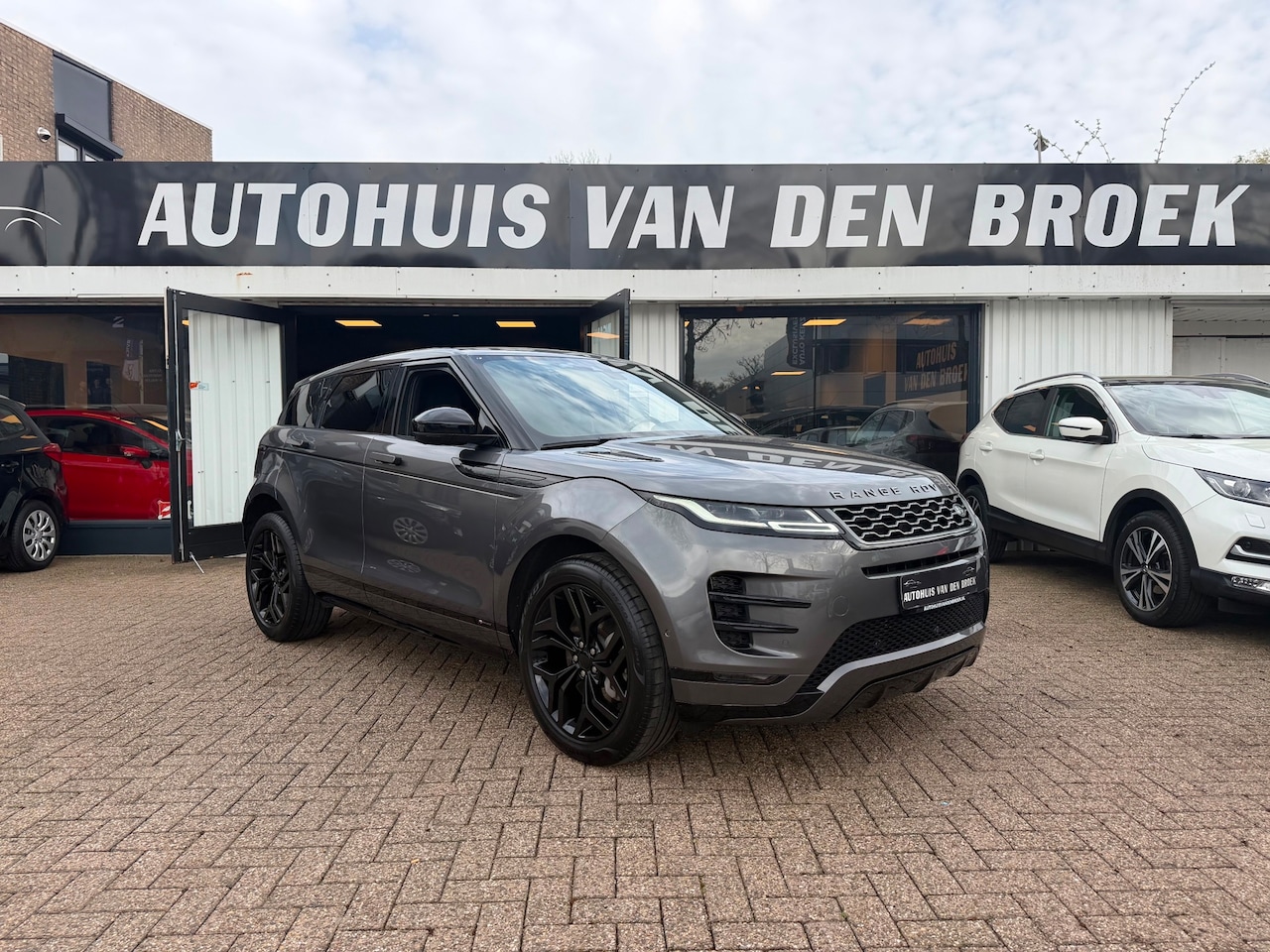Land Rover Range Rover Evoque - 2.0 P200 AWD R-Dynamic|Dealer OH|Xenon|Navi|Cruise|Leder|Camera|Climate - AutoWereld.nl
