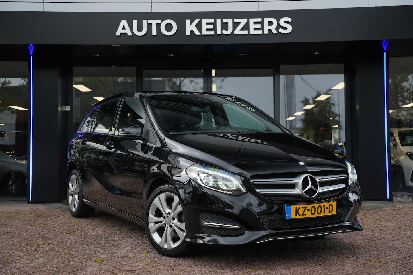 Mercedes-Benz B-klasse - 200 Ambition Stoelverwarming LED Cruise Control Leer/Stof - AutoWereld.nl