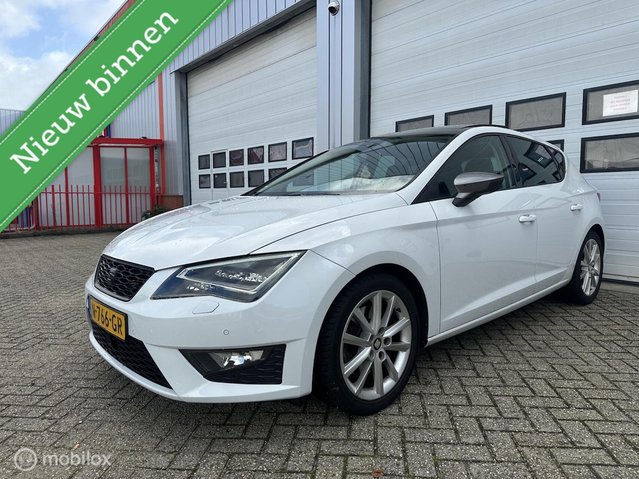 SEAT Leon - 1.4 TSI ACT FR Dynamic/Pano.Dak/Carplay/Camera/Nav - AutoWereld.nl