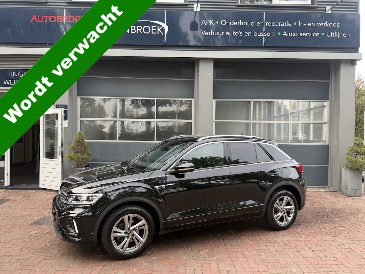 Volkswagen T-Roc - 1.5 TSI R-Line Edition Edition | IQ Light | Trekhaak | Camera | ACC | Ergo-active 2025 km - AutoWereld.nl