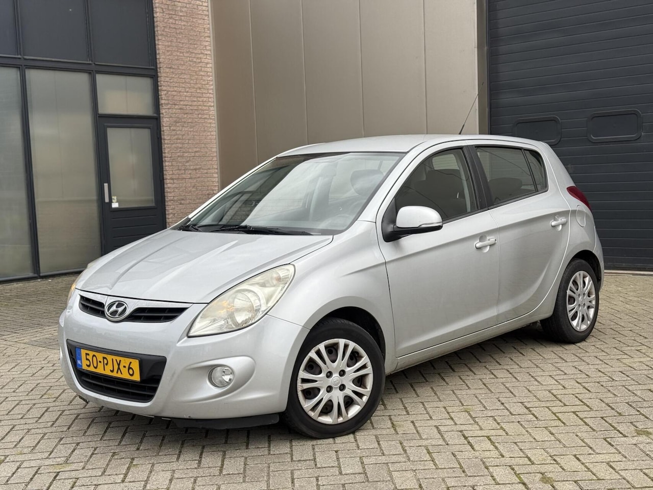 Hyundai i20 - 1.2i Business Edition 2011 Airco NIEUWE KETTING - AutoWereld.nl