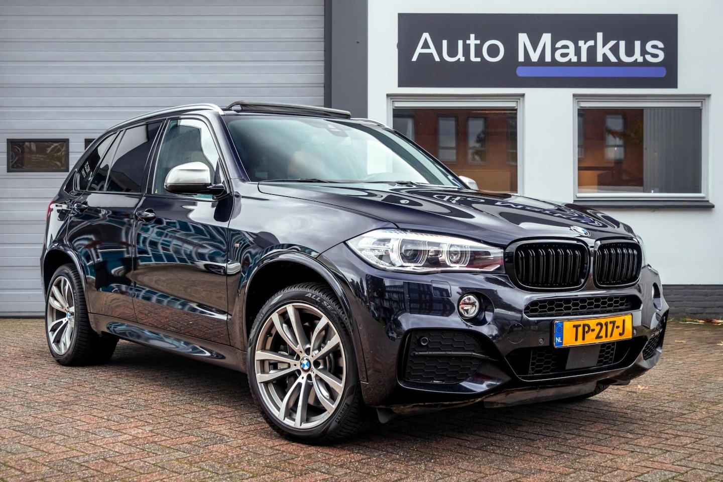 BMW X5 - M50d|Pano|ACC|HUD|Memory|Trekhaak|Carbonschwarz|Adaptief onderstel|381PK - AutoWereld.nl