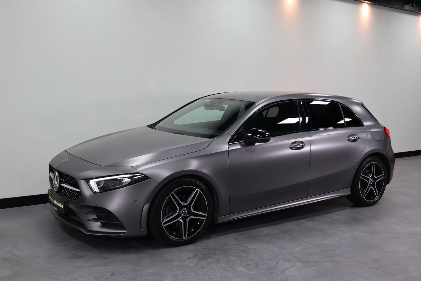 Mercedes-Benz A-klasse - AUT7 | Grey Magno | Night Edition | PANO - AutoWereld.nl